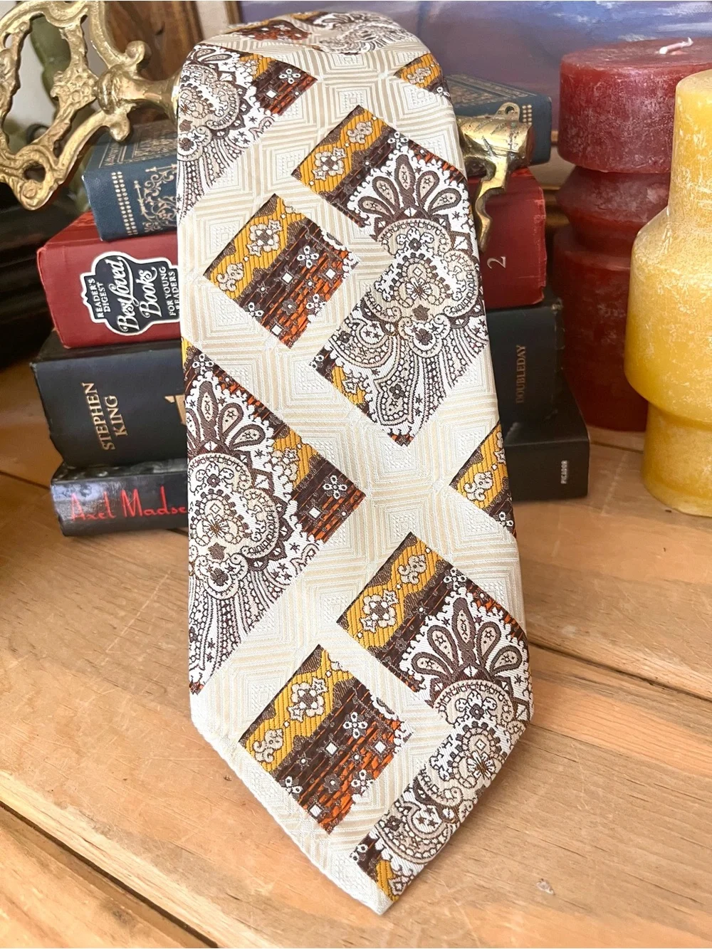 1970’s vintage abstract patterned necktie featuring a geometric abstract and swi